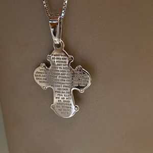 Alternative view of Rhodium húðaður silfur kross með faðir vorinu aftan á