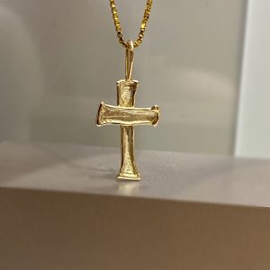 Handsmíðaður 14kt gullkross í Silkilínunni